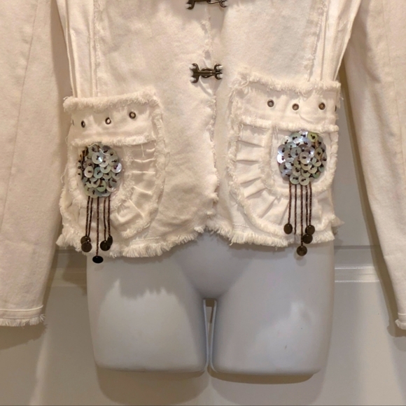 EUC Donna Karan 8 White Denim Shredded Hem Jacket with Embellishments - Picture 3 of 11